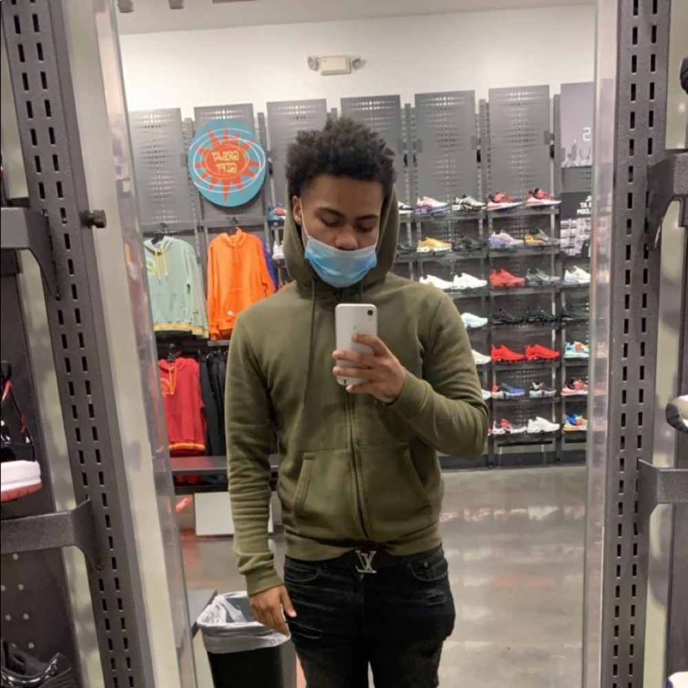 Meet your Posher, Devin